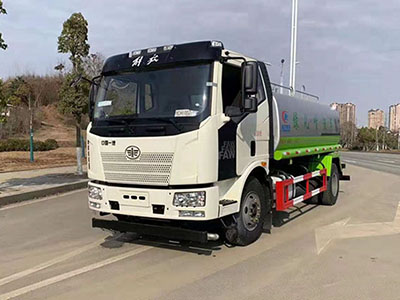 国六解放洒水车